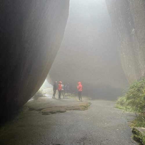 Participantes da CS Experience explorando os Castelos do Açu, na Serra dos Órgãos